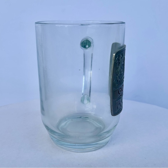 Elegant Glass Mug with Pewter Golfer Emblem - Picture 2 of 10